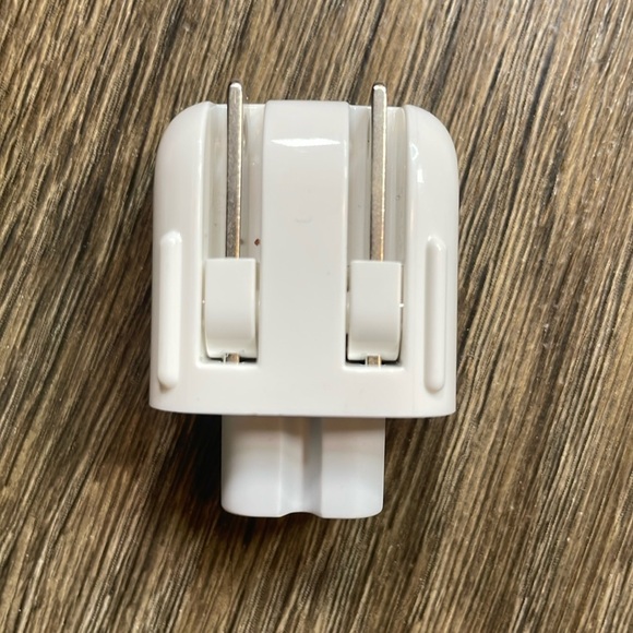 Apple Adapter Model A1555 M JET NIHON WELL SHIN 125V - 2.5A USA - Picture 1 of 3